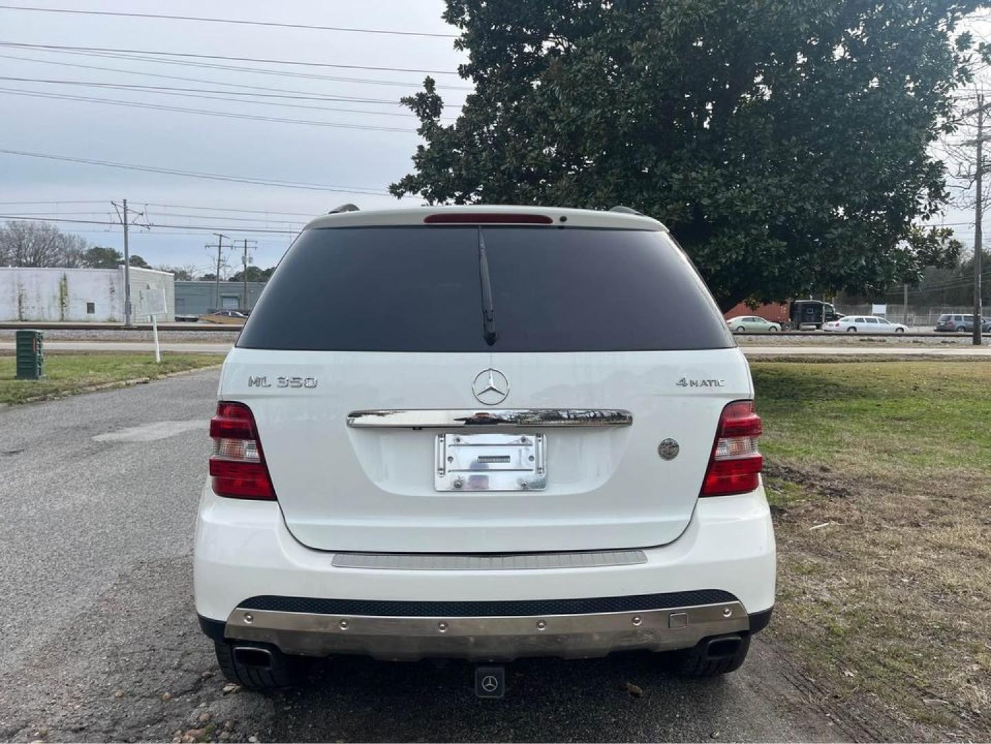 2008 WHITE /Tan Mercedes-Benz M-Class ML350 (4JGBB86E48A) with an 3.5L V6 DOHC 24V engine, 7-Speed Automatic Overdrive transmission, located at 5700 Curlew Drive, Norfolk, VA, 23502, (757) 455-6330, 36.841885, -76.209412 - Photo#6